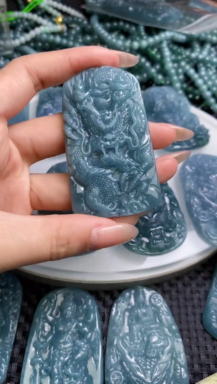 【闪购商品】翡翠颈饰未镶嵌         