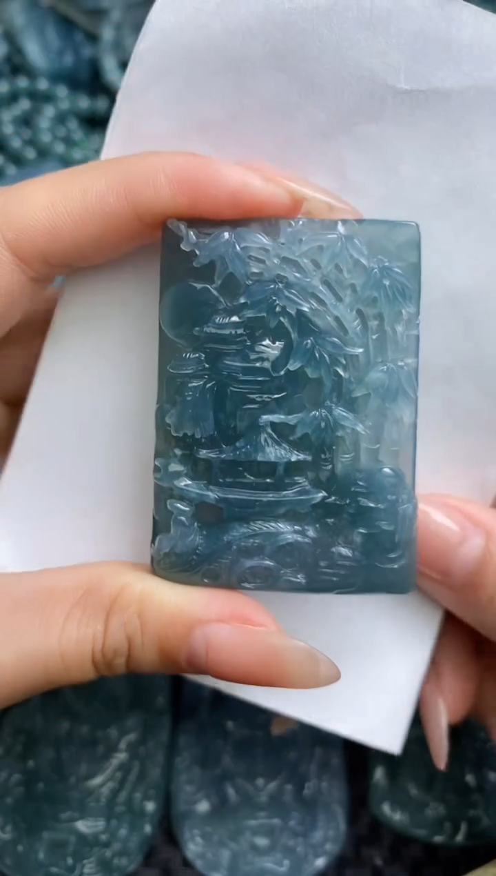 【闪购商品】翡翠颈饰未镶嵌          