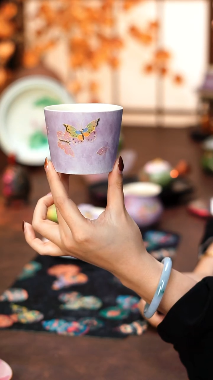 手绘粉引紫蝶可乐杯