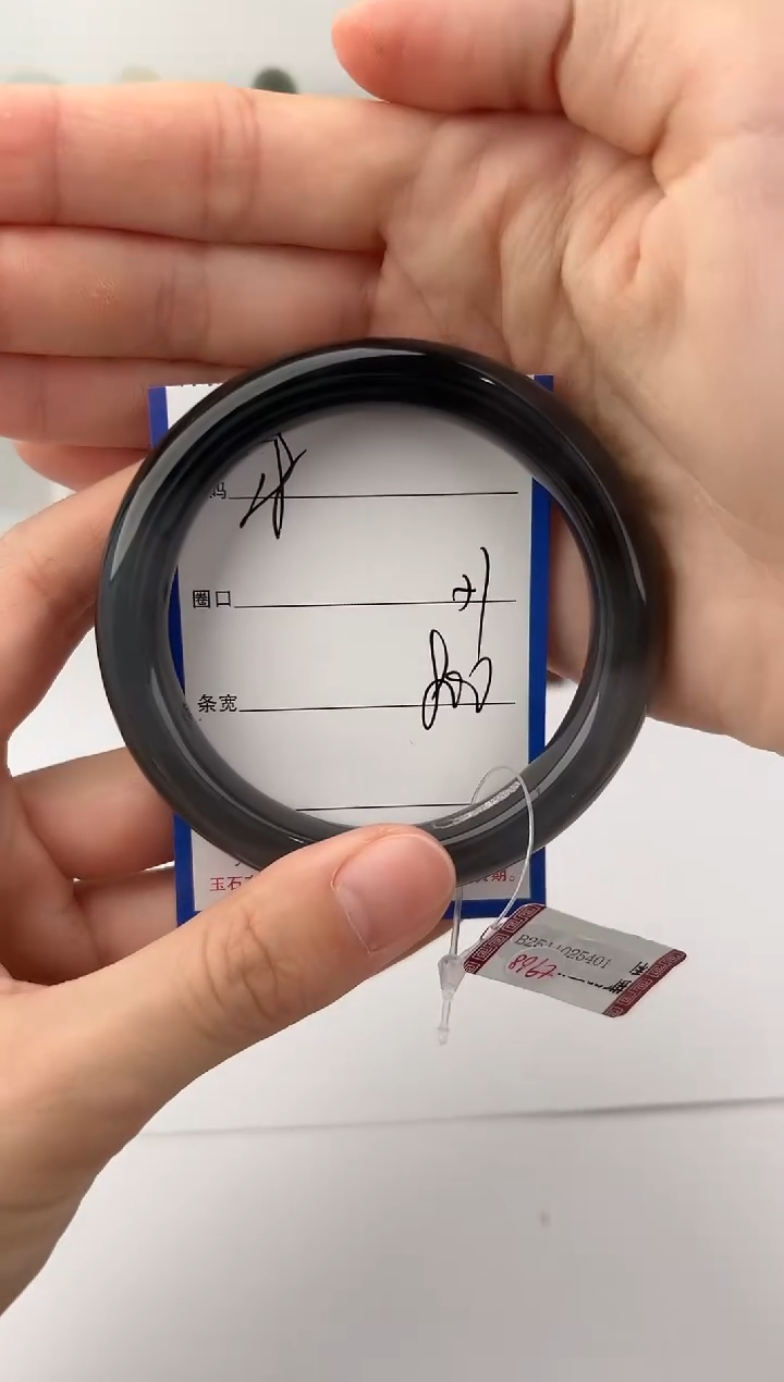 未镶嵌手镯和田玉18颜色微差无瑕疵