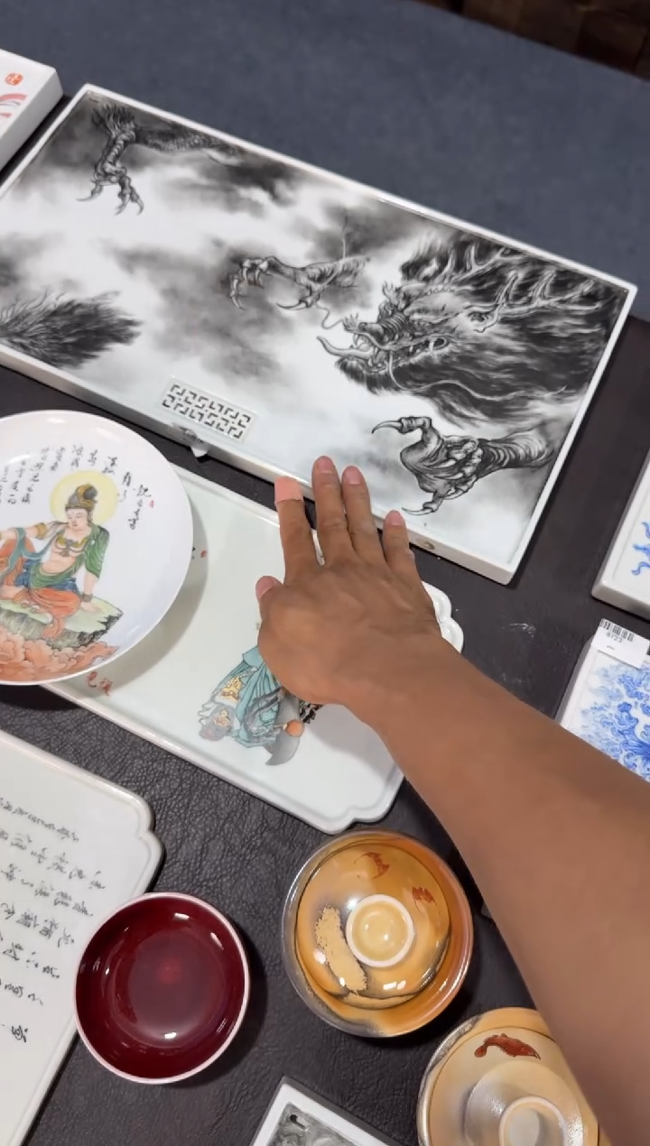 预售以笔为心，以瓷为纸。