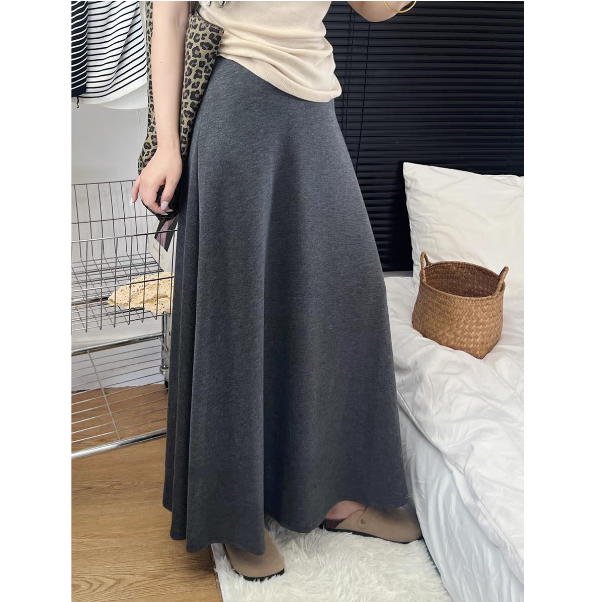 加绒加厚秋冬A字黑色半身裙爆款伞裙新款显瘦垂感百搭长裙子