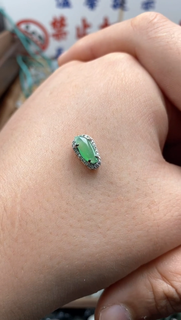 【闪购商品】翡翠颈饰未镶嵌哥哥