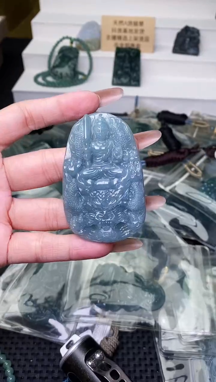 颈饰未镶嵌翡翠 