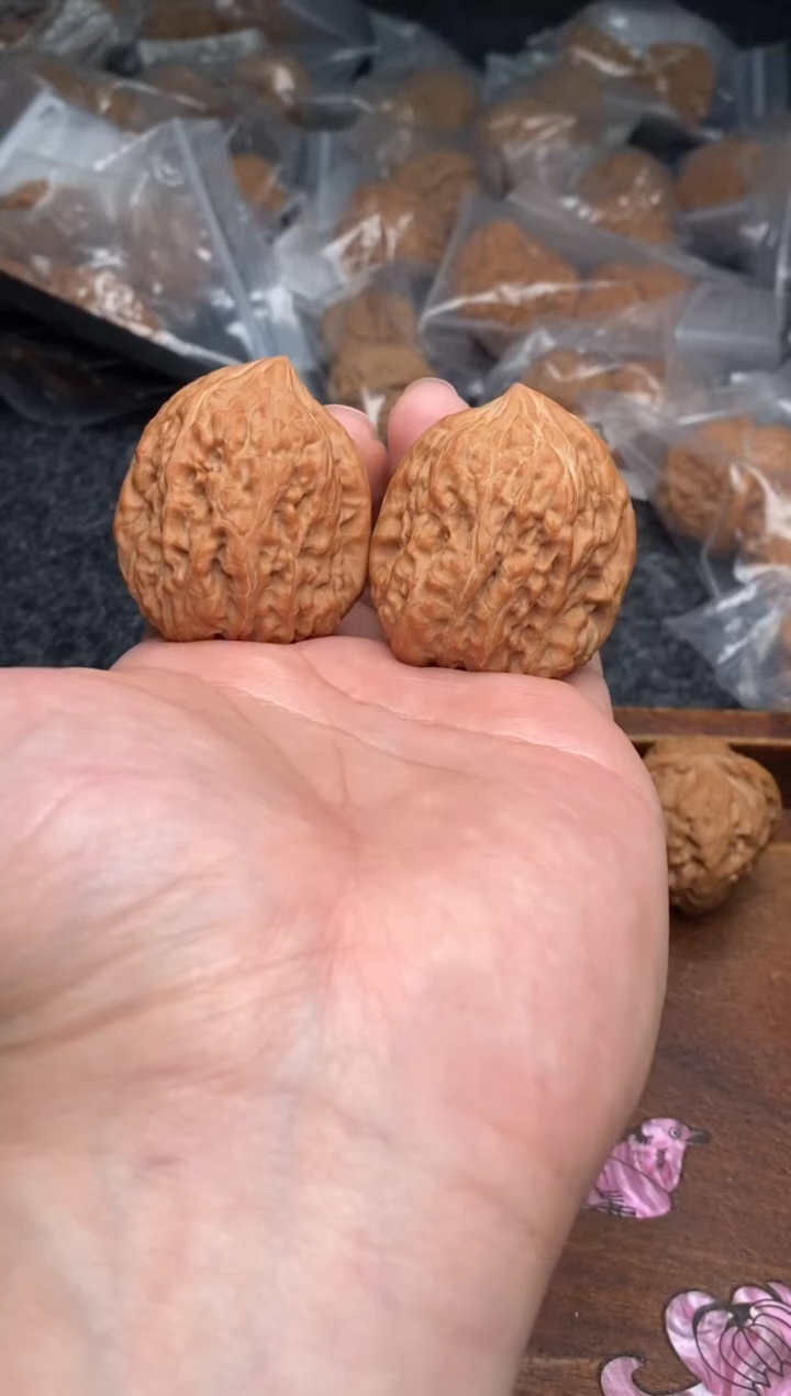 【闪购商品】文玩核桃把件G125号38尺凹底