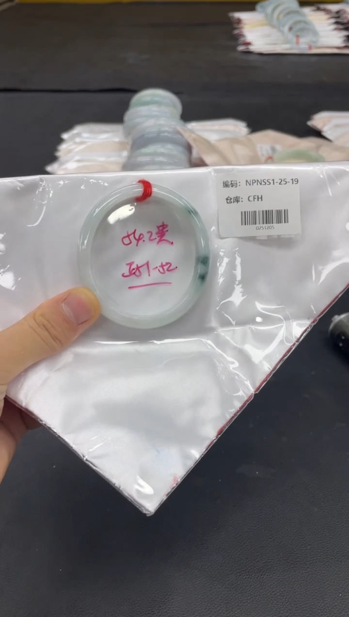 未镶嵌手镯翡翠翡翠手镯