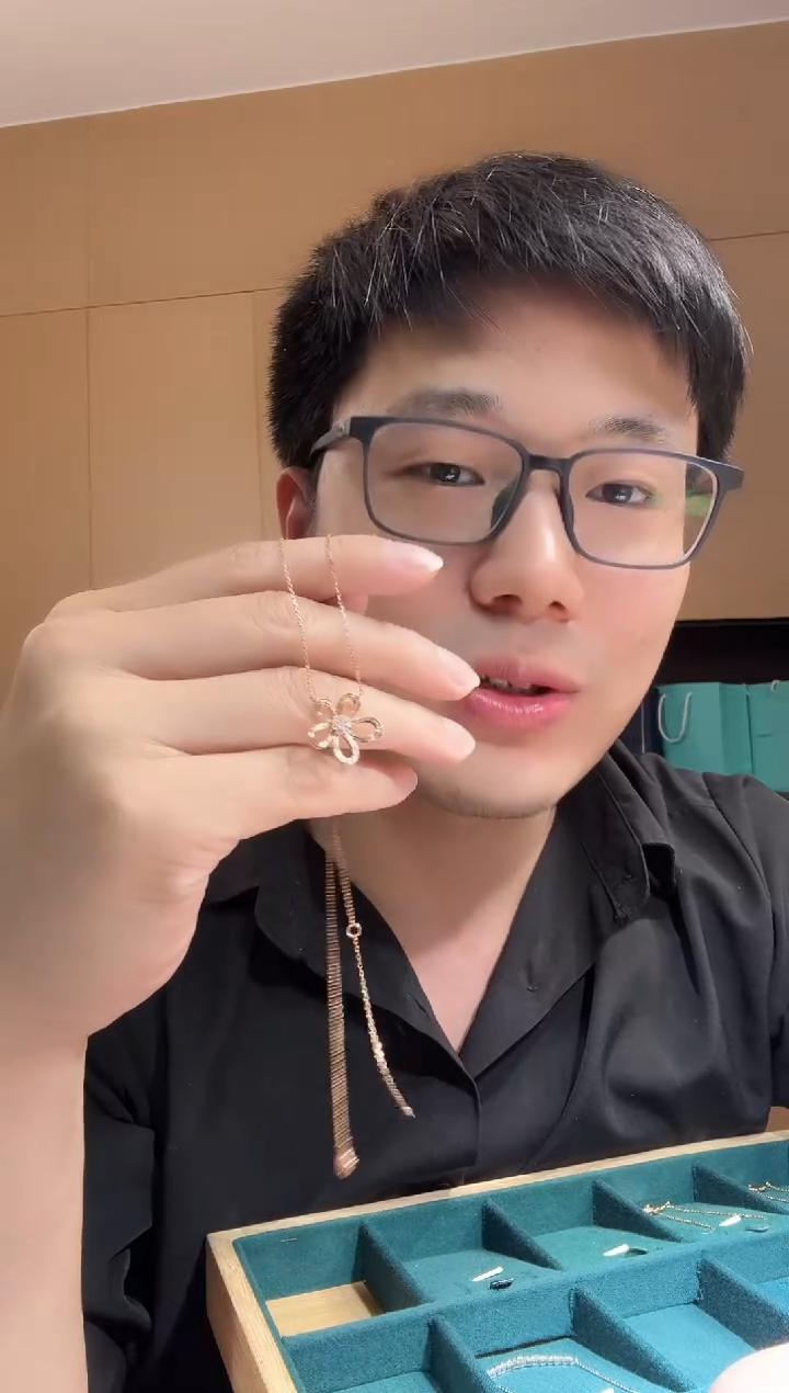 【闪购商品】钻石套链18K金镶嵌k玫格桑花套链