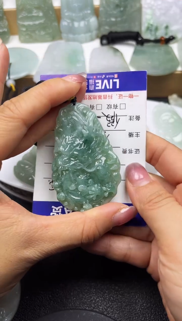 颈饰未镶嵌翡翠              