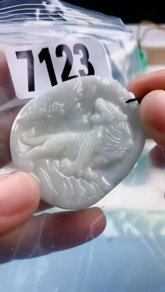 【闪购商品】翡翠挂件未镶嵌天然翡翠吊坠挂件