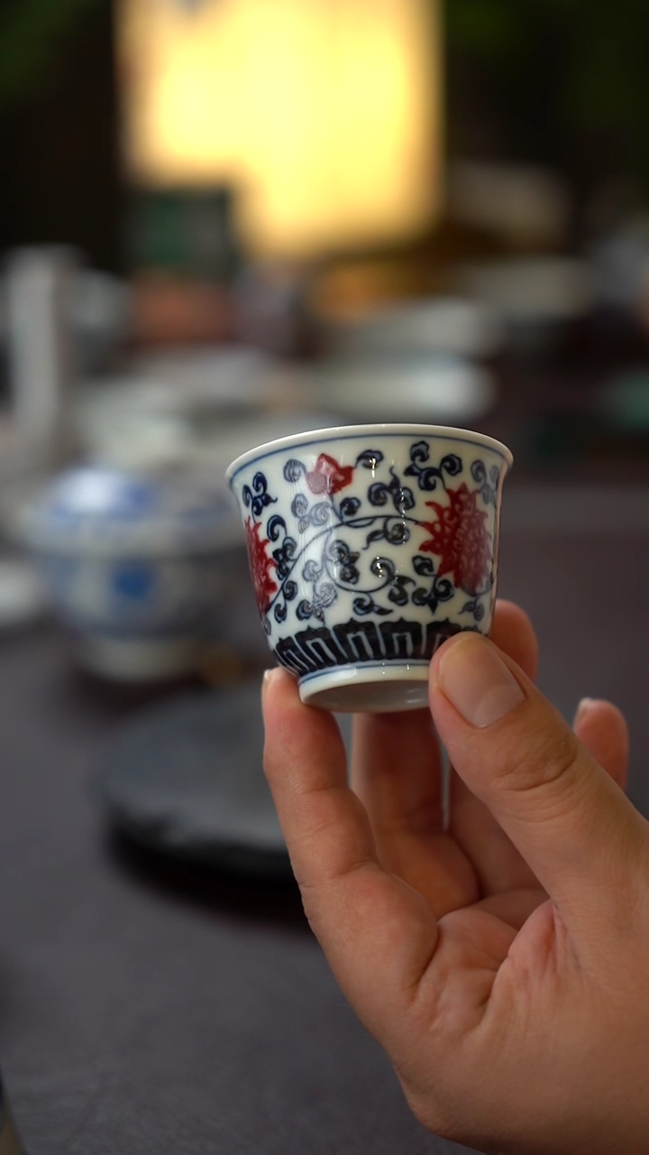 10号景德镇全手工手绘青花釉里红缠枝莲直口主人杯