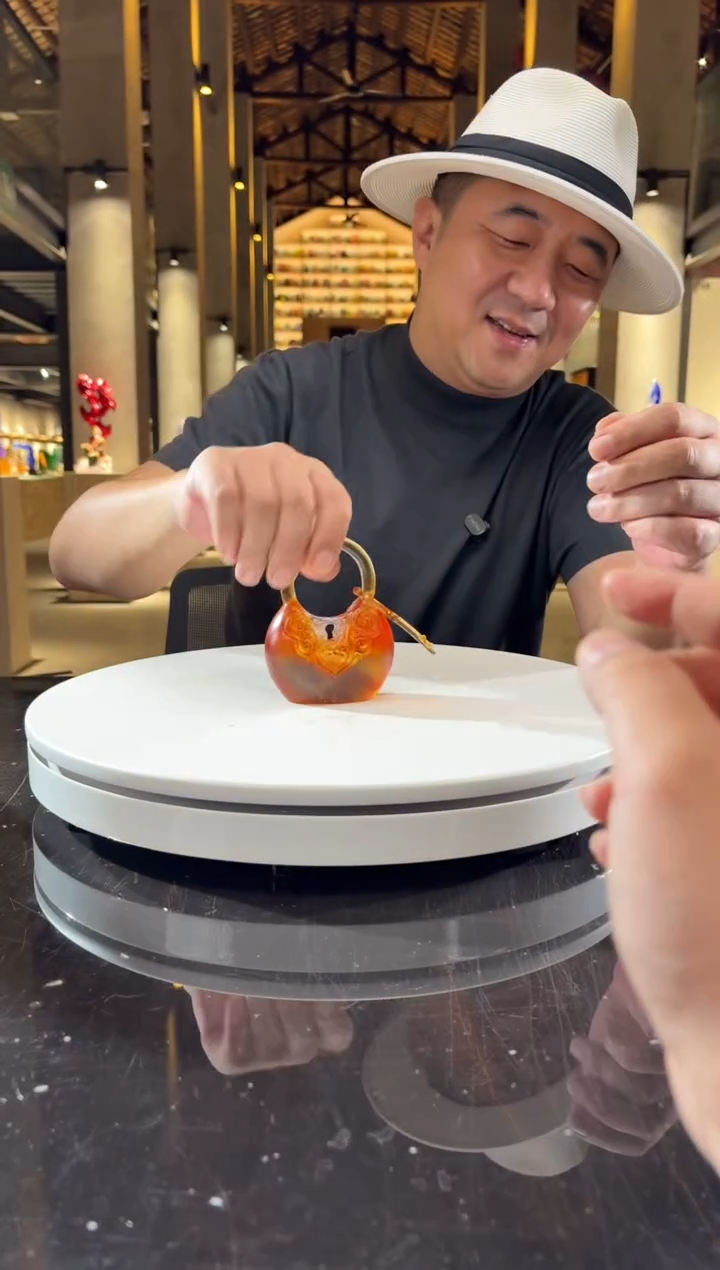 摆件水晶琉璃同心锁