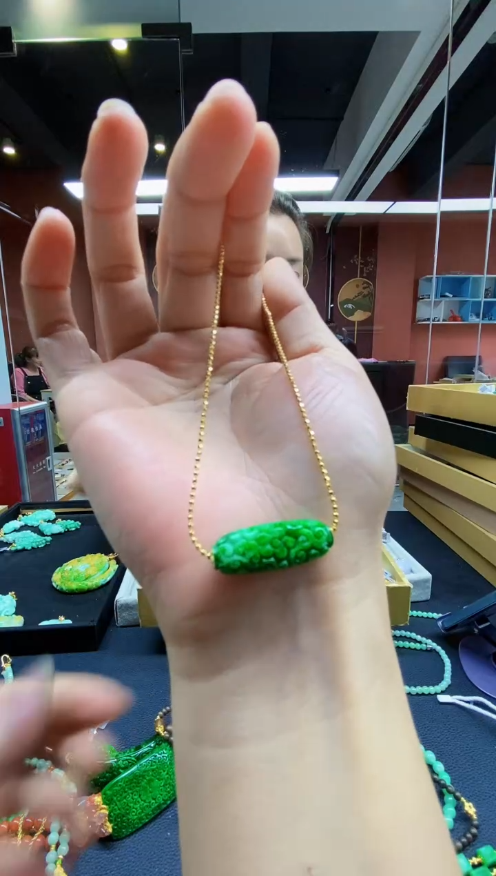 颈饰未镶嵌翡翠吊坠