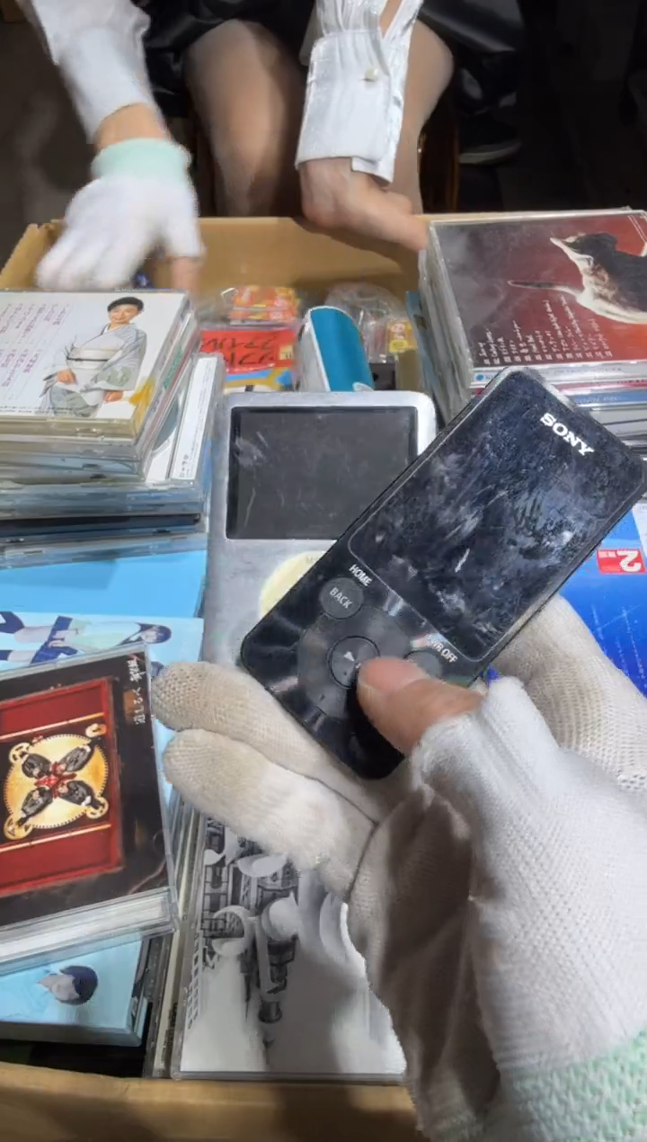 8新陈* 019   中古商品，瑕疵品，不保好坏。