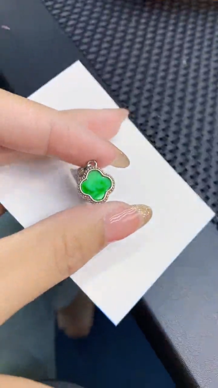 翡翠银S925镶嵌颈饰            8