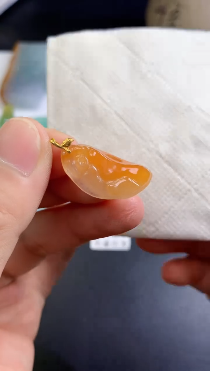 颈饰未镶嵌翡翠  