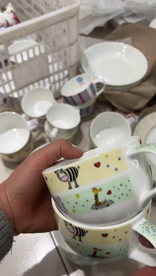 骨瓷隆达骨瓷杯子2个（绿色把手小驴）