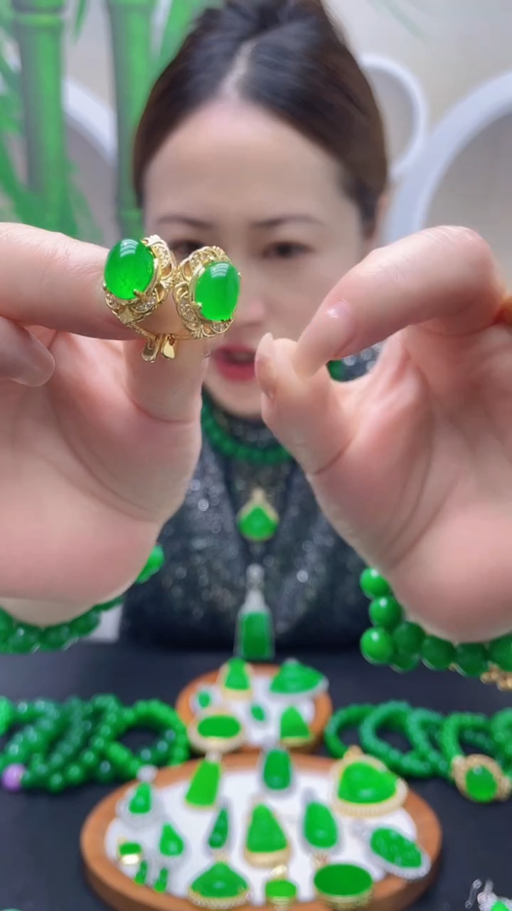 14K金镶嵌翡翠耳饰A110