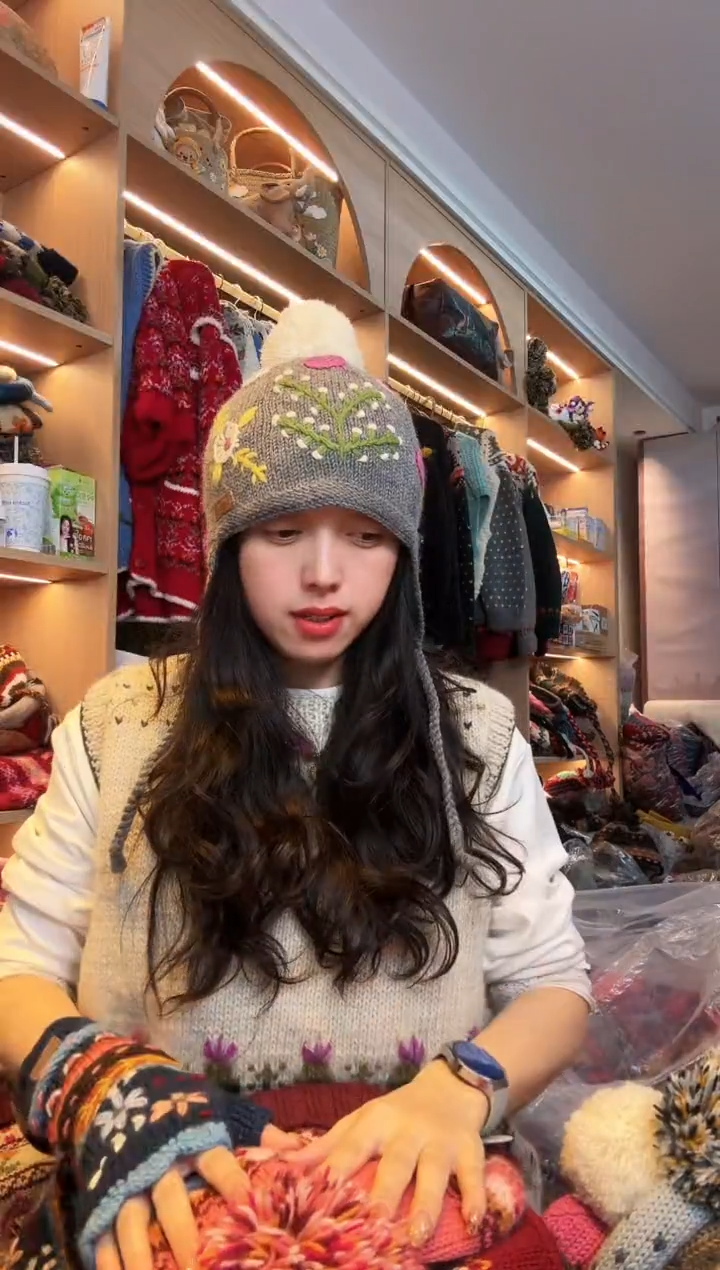 羊毛美丽如护耳刺绣帽子灰色