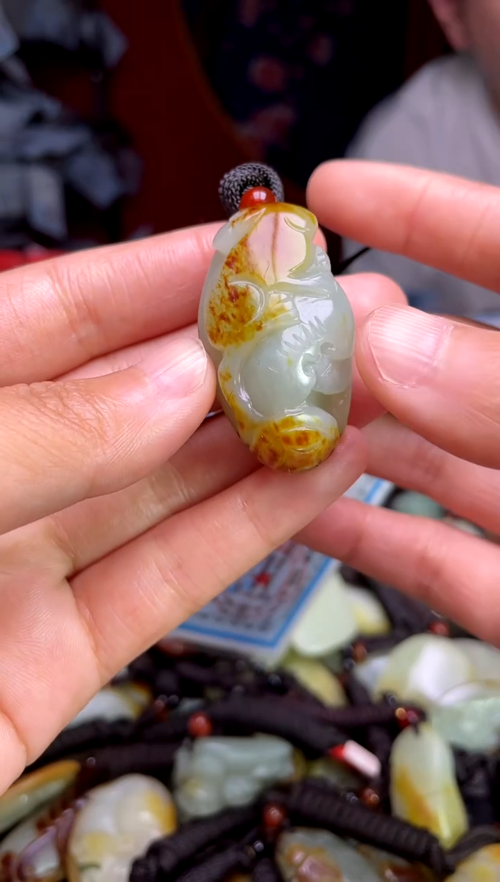 和田玉未镶嵌颈饰1