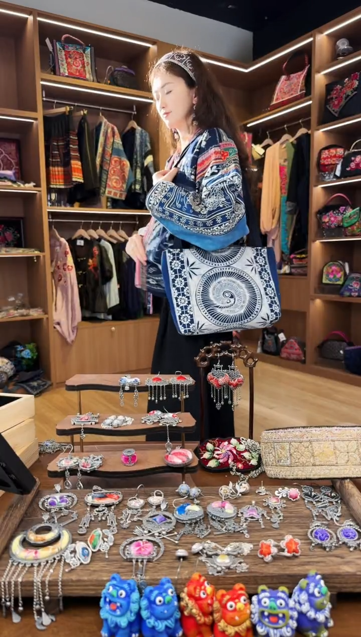 【闪购商品】织绣L582黔东南苗族刺绣