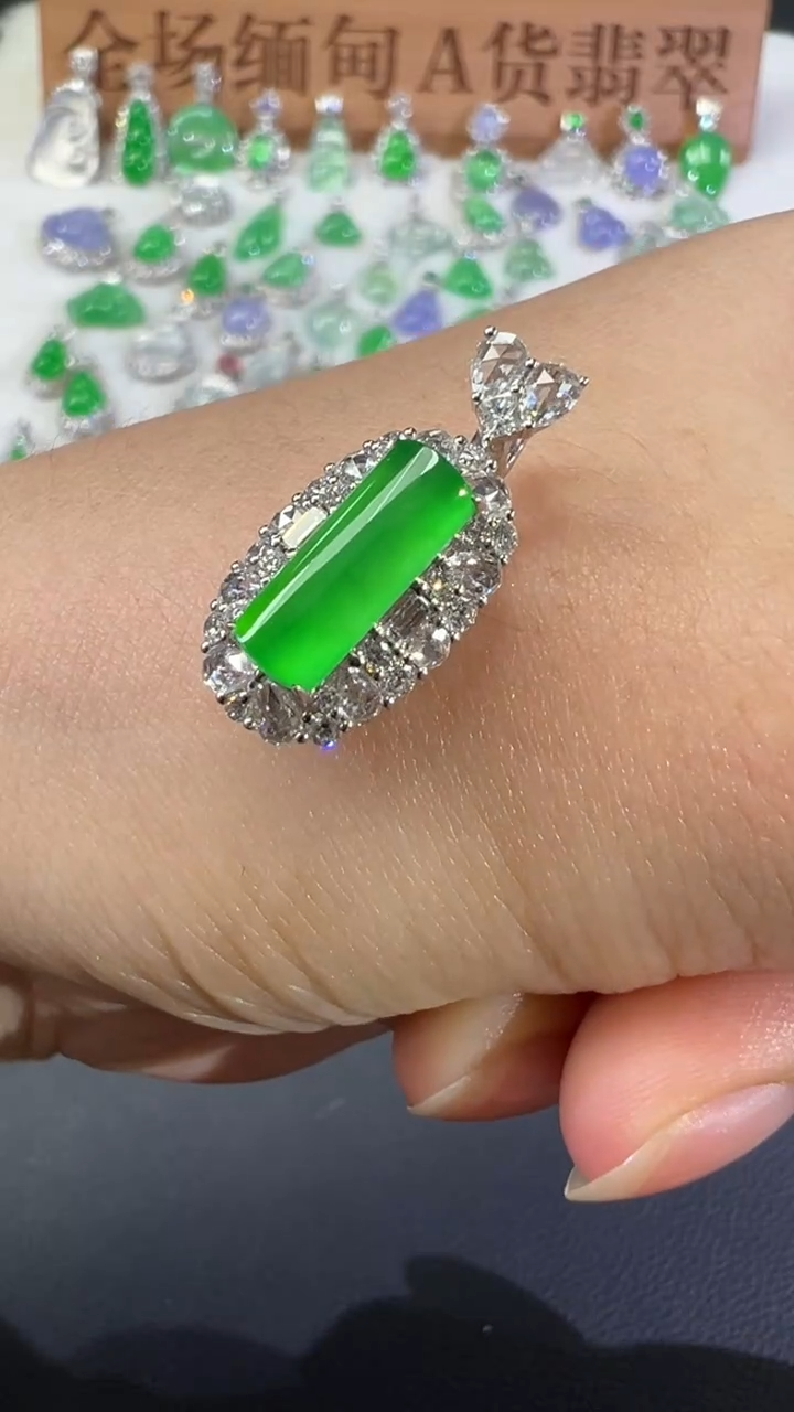 吊坠(不含链)18K金镶嵌翡翠A26|58000