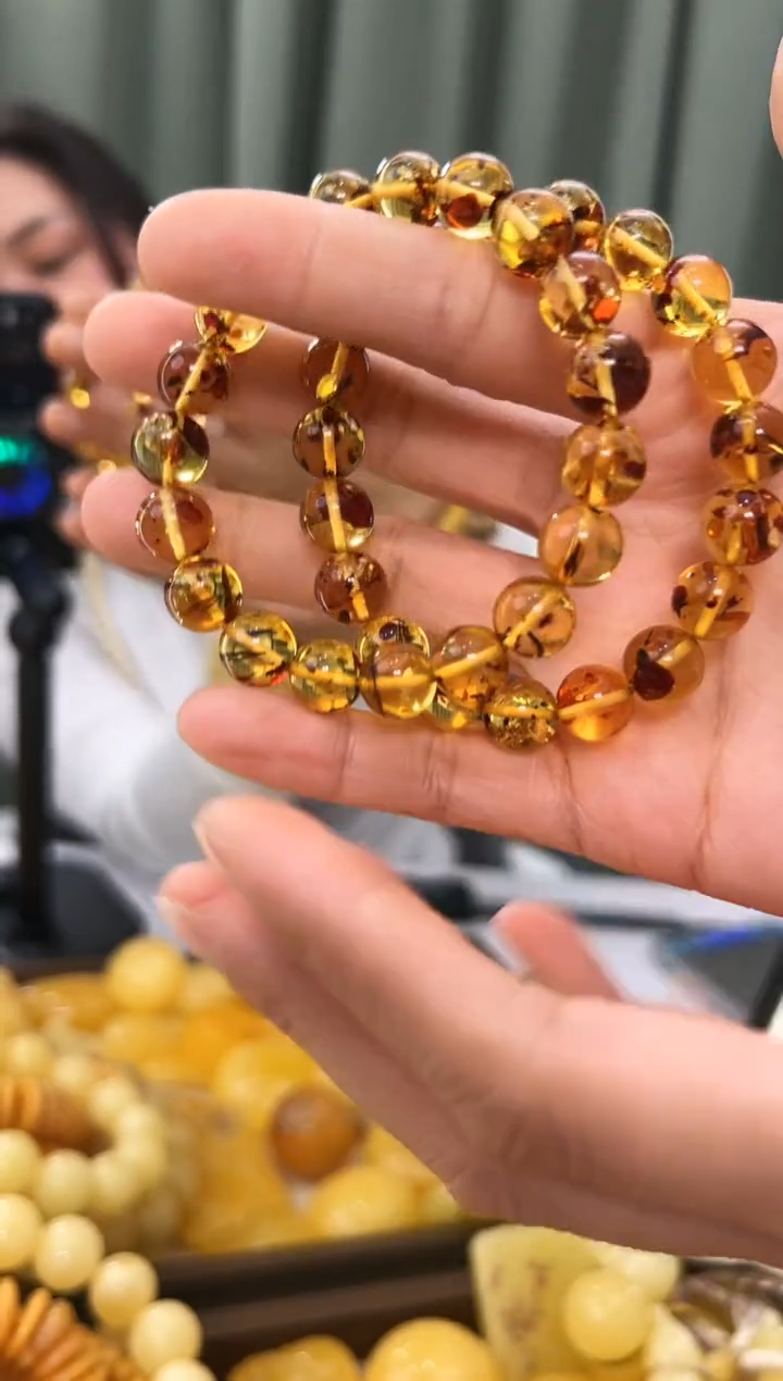 【闪购商品】琥珀裸石未镶嵌蜜蜡项链多样性发其中一个