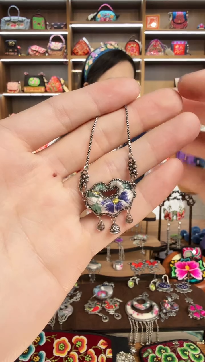 【闪购商品】织绣72蒙阿苏苗绣传承