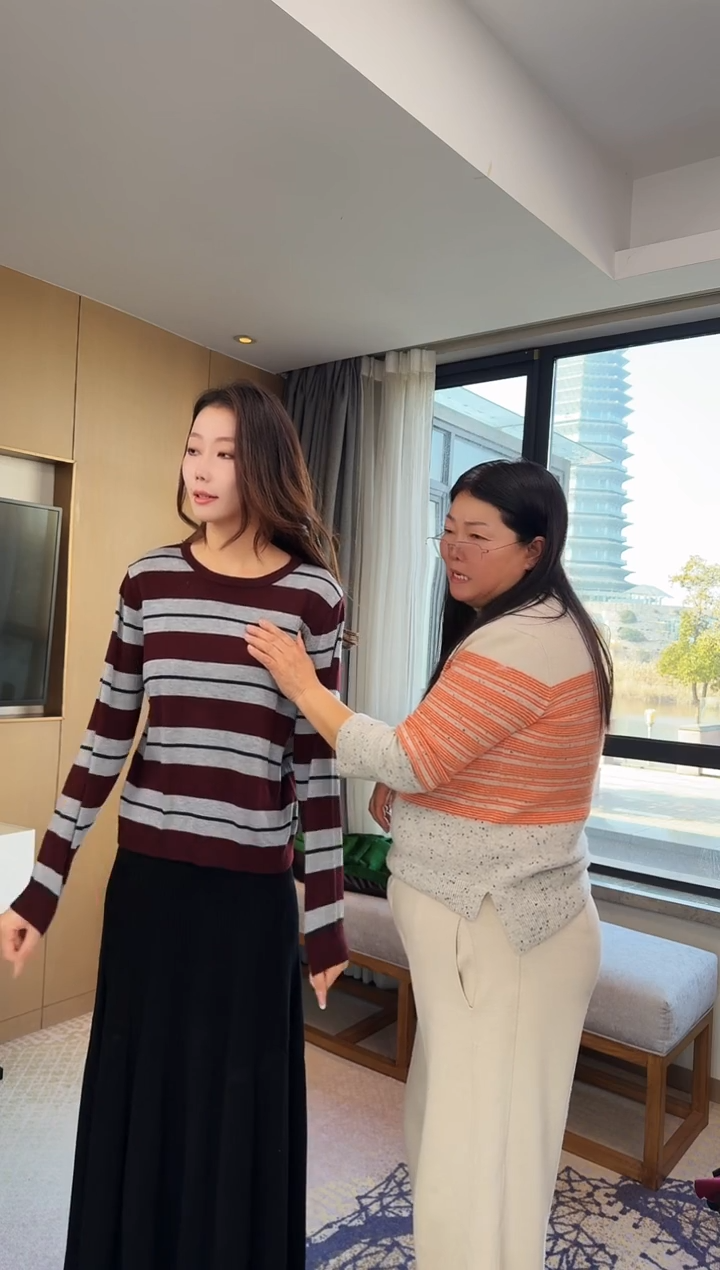 红色羊毛上衣 150斤内