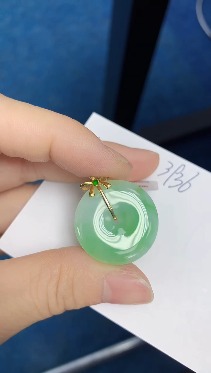 翡翠18K金镶嵌颈饰天然缅甸翡翠A货