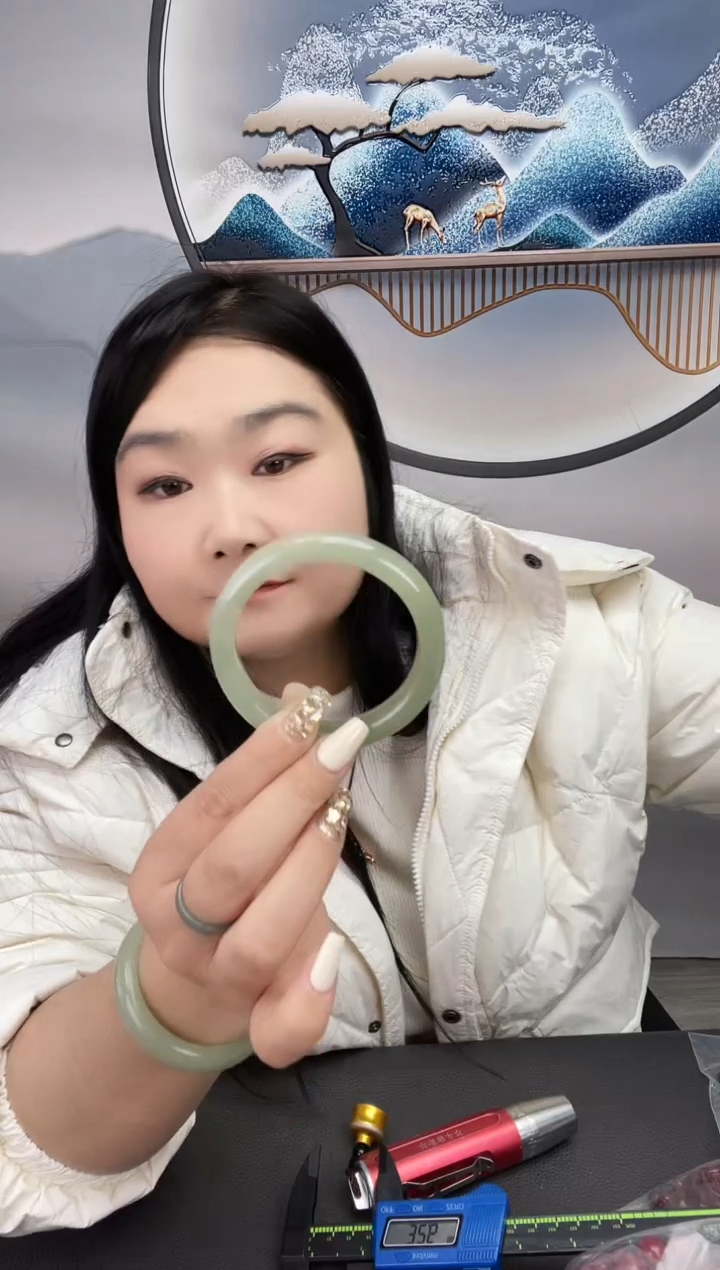 未镶嵌密玉绿镯子密玉（石英质玉）?****?七秒记忆