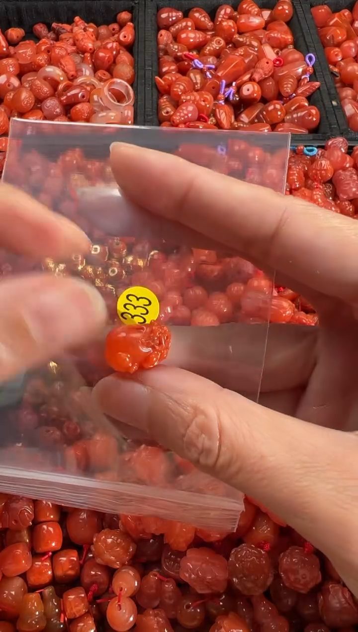 【闪购商品】南红玛瑙颈饰未镶嵌1