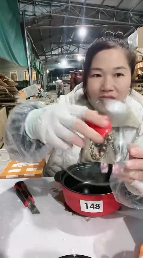 【闪购商品】148瑕疵红锅带盖，，