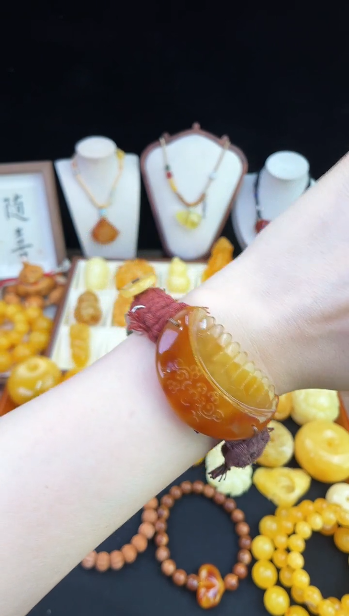 未镶嵌琥珀珠宝奇石柒月