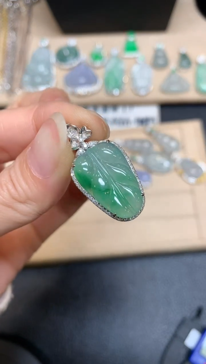 【闪购商品】翡翠颈饰18K金镶嵌树叶【无服务费