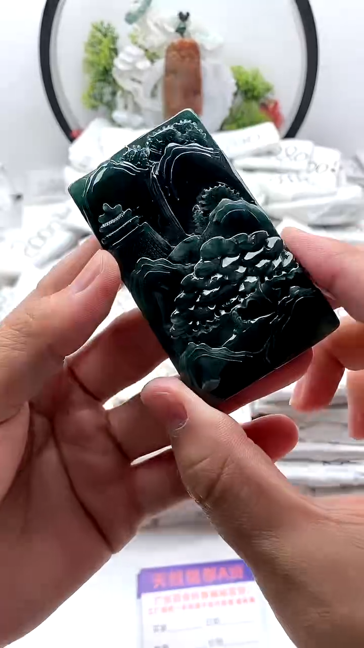 翡翠未镶嵌颈饰山水牌