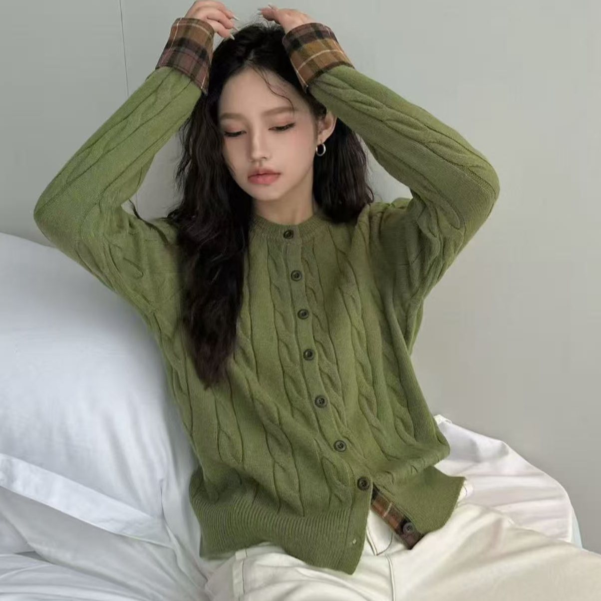 8715号6755#秋冬撞色格子拼接复古百搭毛衣开衫（预）