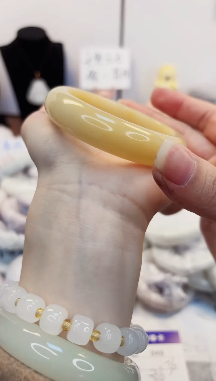 【闪购商品】石英质玉手镯未镶嵌49
