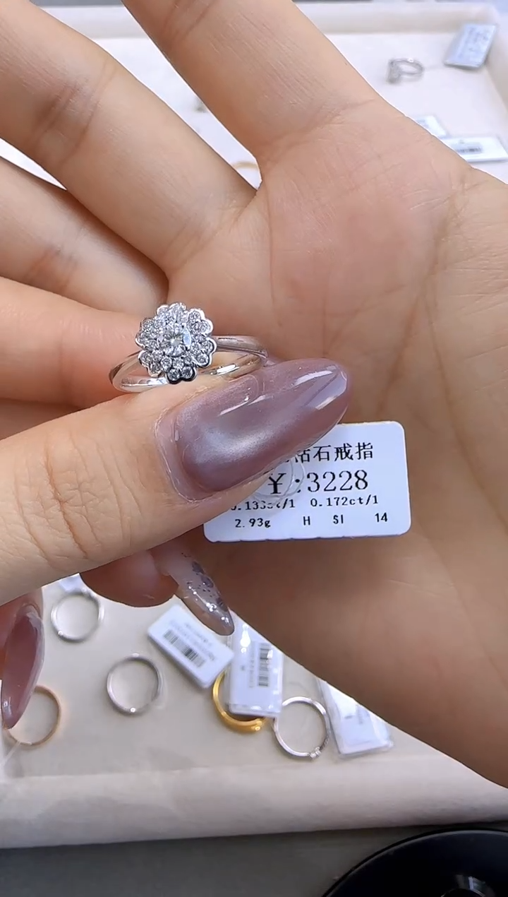 【闪购商品】钻石戒指/指环18K金镶嵌290000