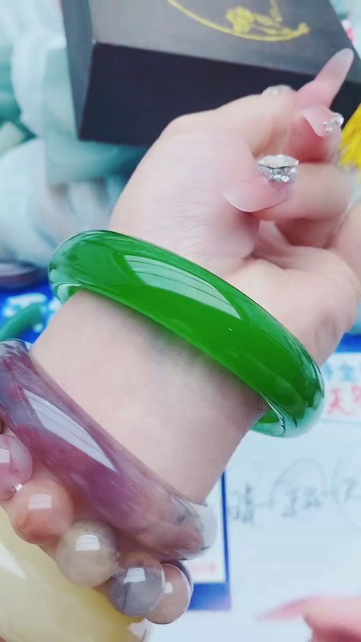 【闪购商品】石英质玉手镯未镶嵌C229-62-64