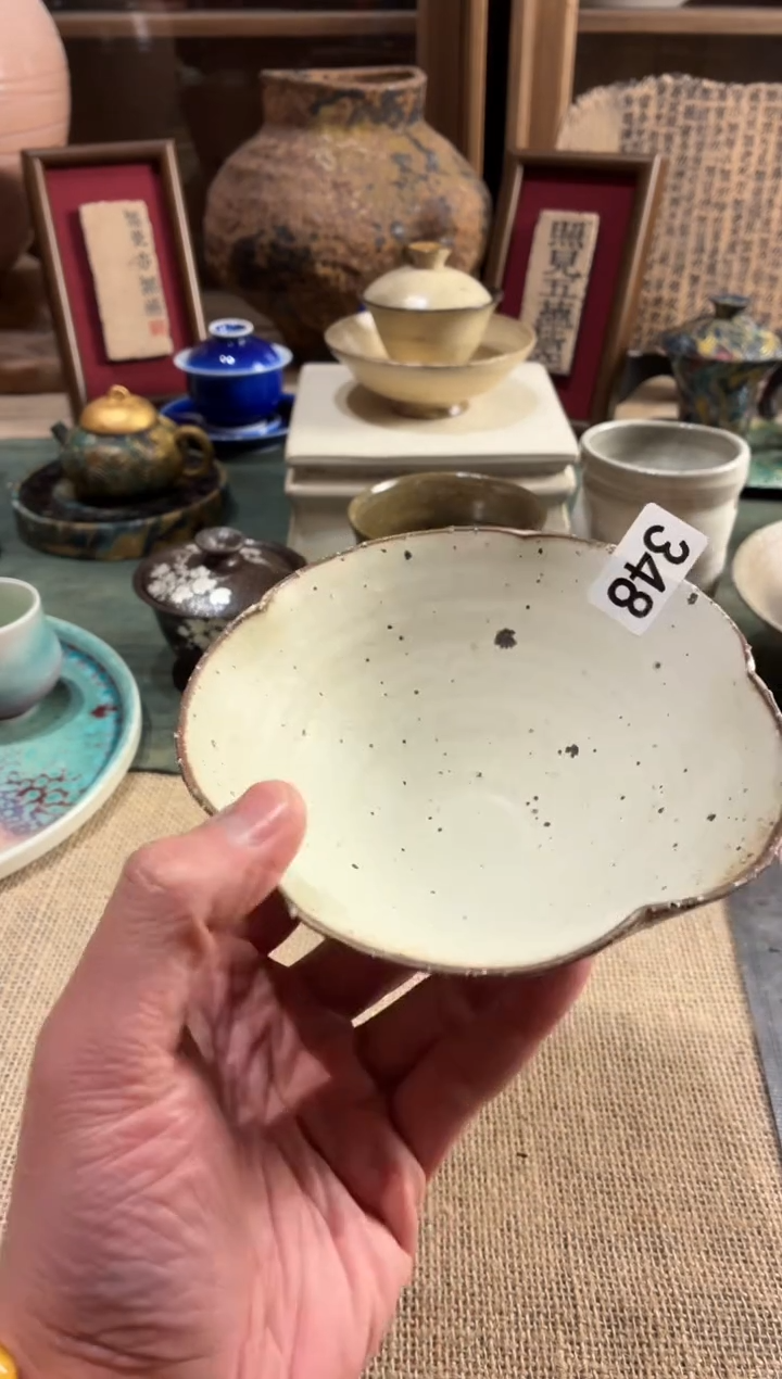 瓷片熊*呀348微瑕柴烧白棕花瓣碗1个