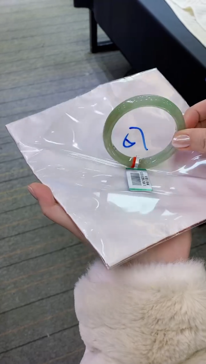 【闪购商品】翡翠手镯未镶嵌             