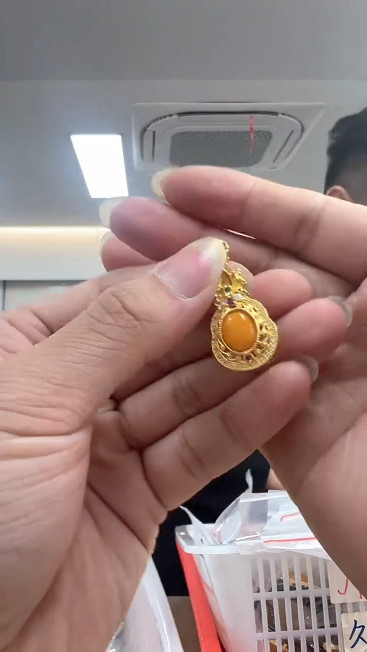 【闪购商品】琥珀颈饰未镶嵌琥珀吊坠