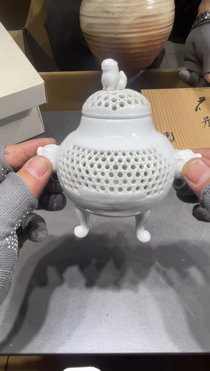 234  景泉作 白瓷镂空香炉 