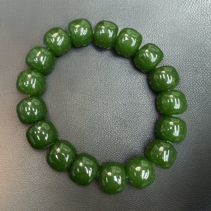 A638菠菜绿国风14mm精品老型珠手串 