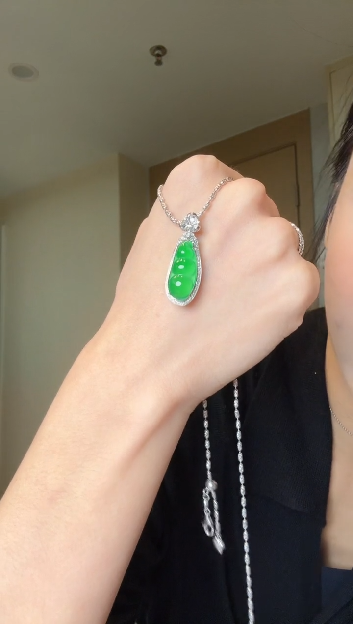 【闪购商品】翡翠吊坠(不含链)18K金镶嵌天然翡翠吊坠