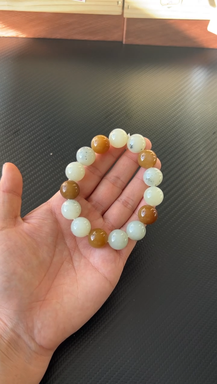 未镶嵌手串和田玉且末近2矿微色差卡14m