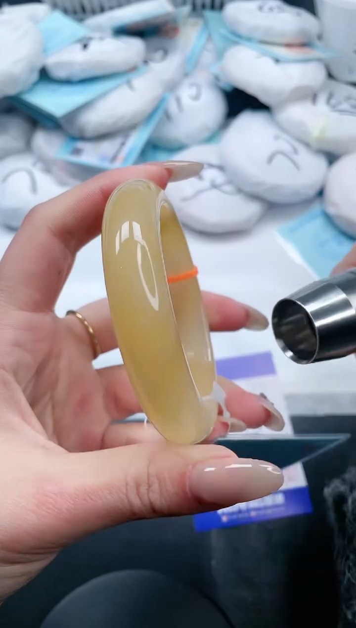 【闪购商品】石英质玉手镯未镶嵌21V377-58