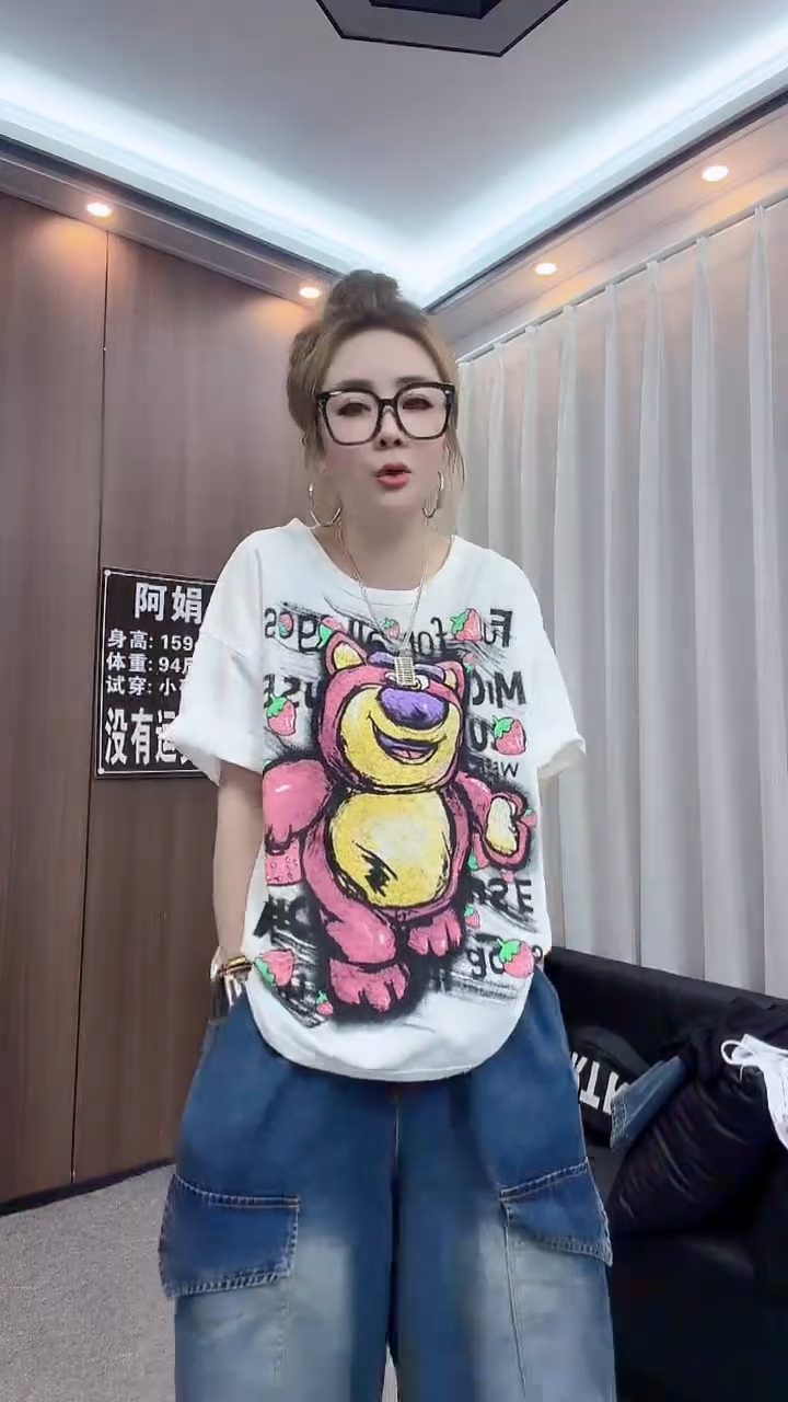 白色草莓熊短袖。。
