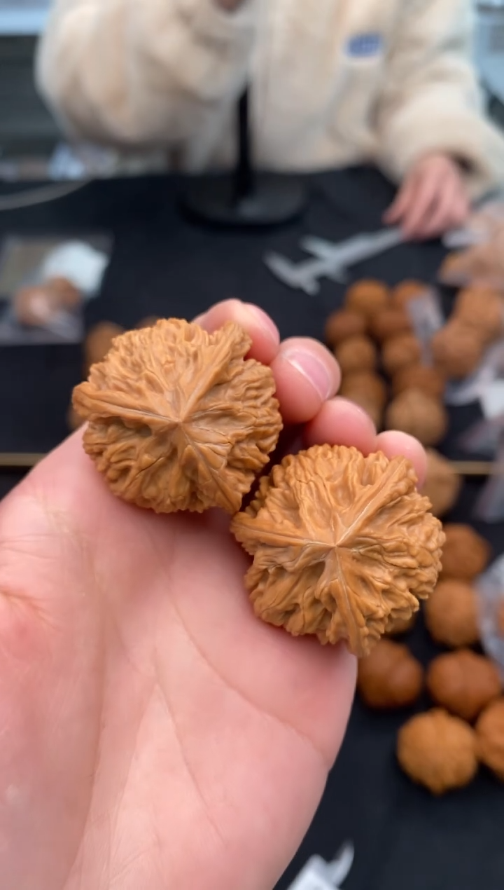 【闪购商品】文玩核桃把件粗筋球奔35-t126