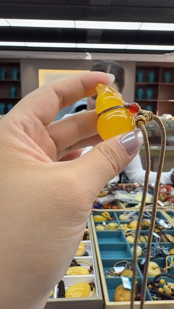 琥珀颈饰未镶嵌193秒拍号 假一罚三 